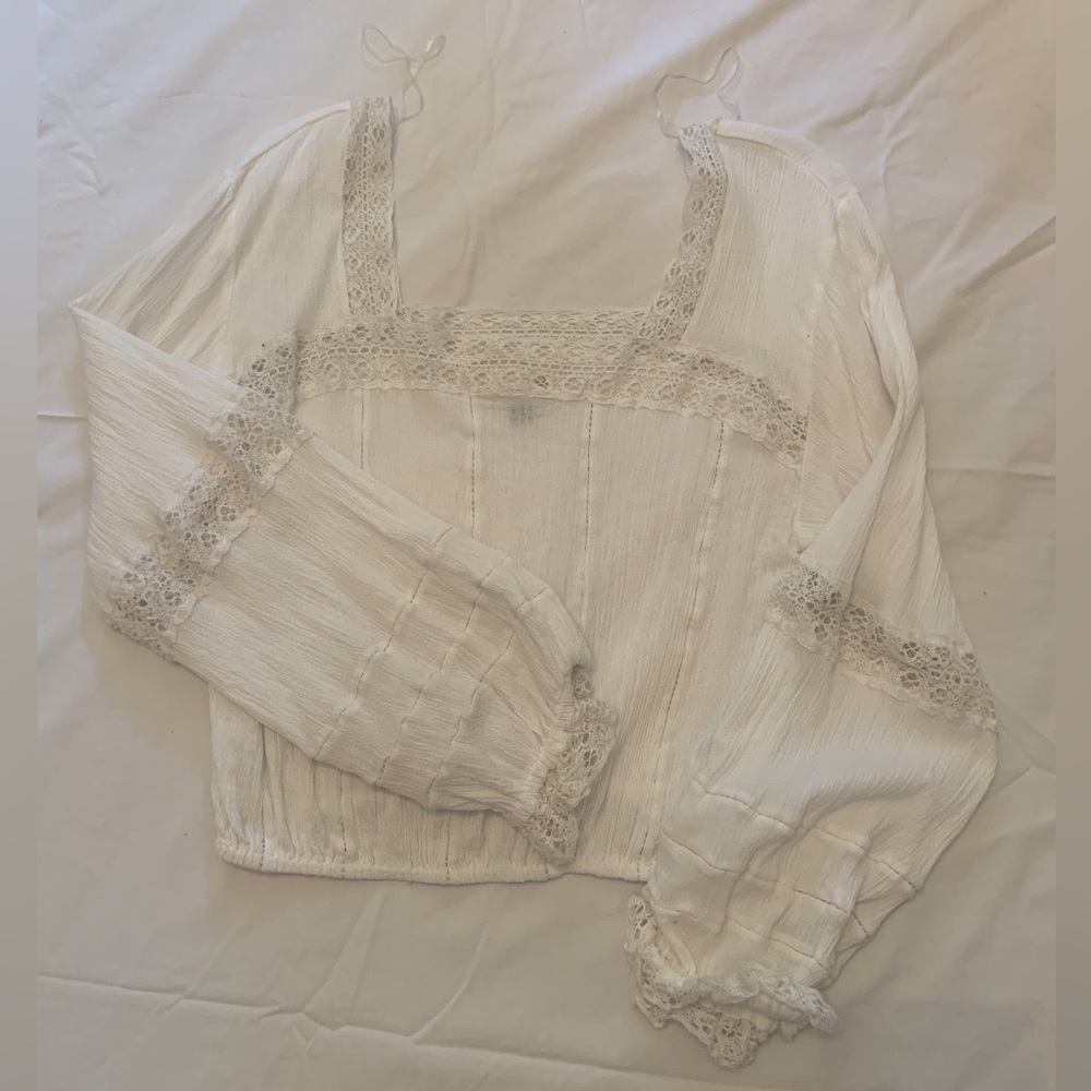 Universal Thread Balloon Sleeve + Lace Shirt